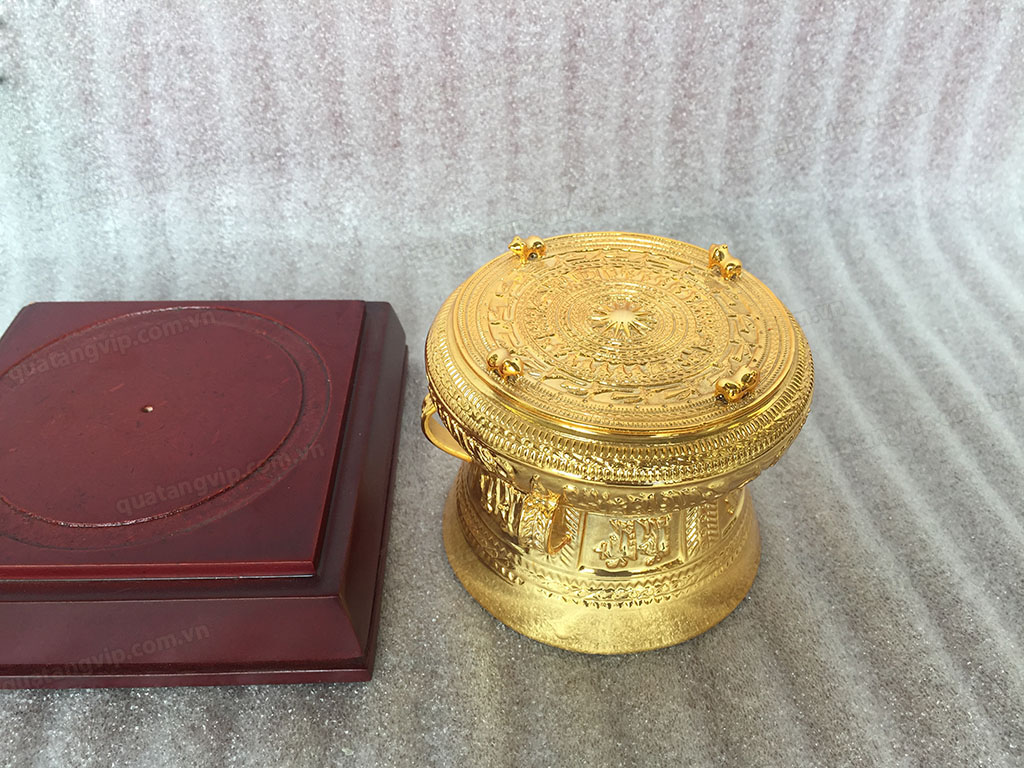 Quả trống đồng lưu niệm mạ vàng 24k đường kính 13cm - Q0334