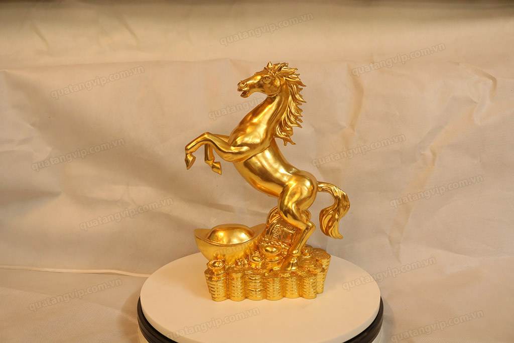 Tượng đồng con Ngựa dát vàng cao 31cm - Q0191