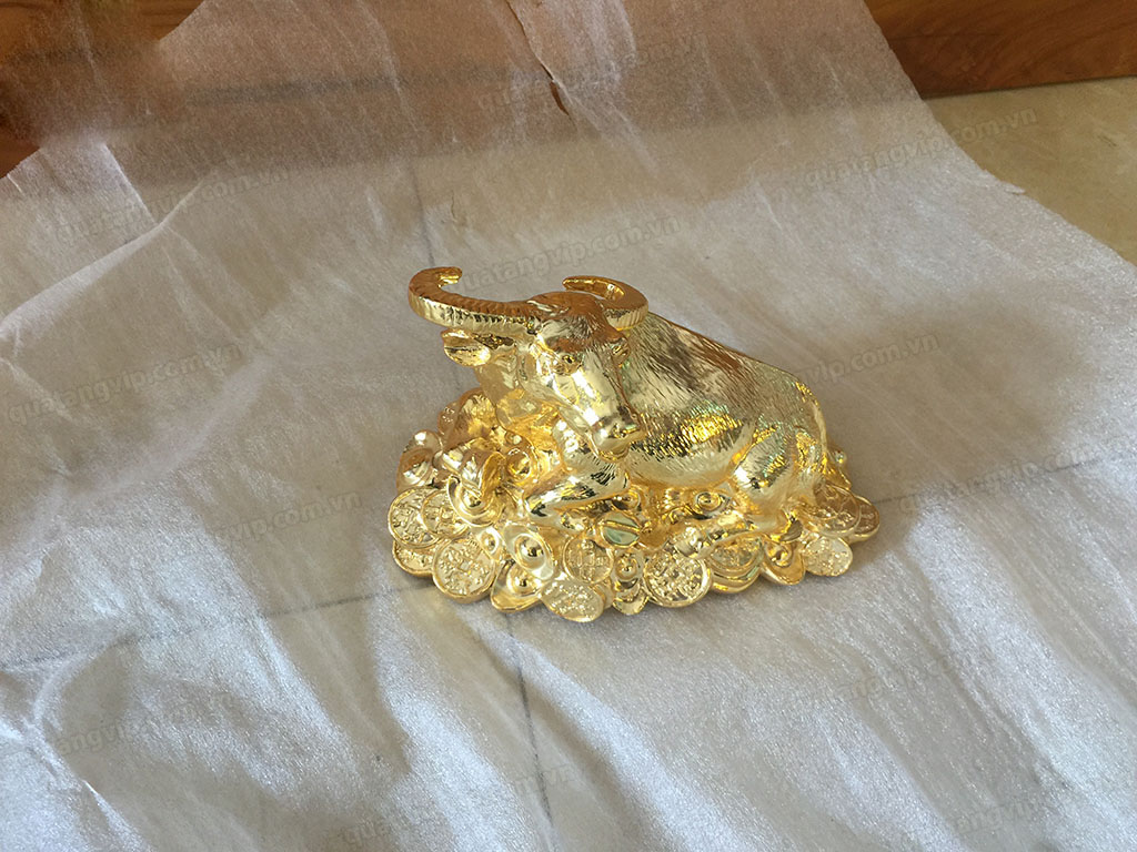 Tượng đồng con Trâu Mạ Vàng 15cm - Q0311